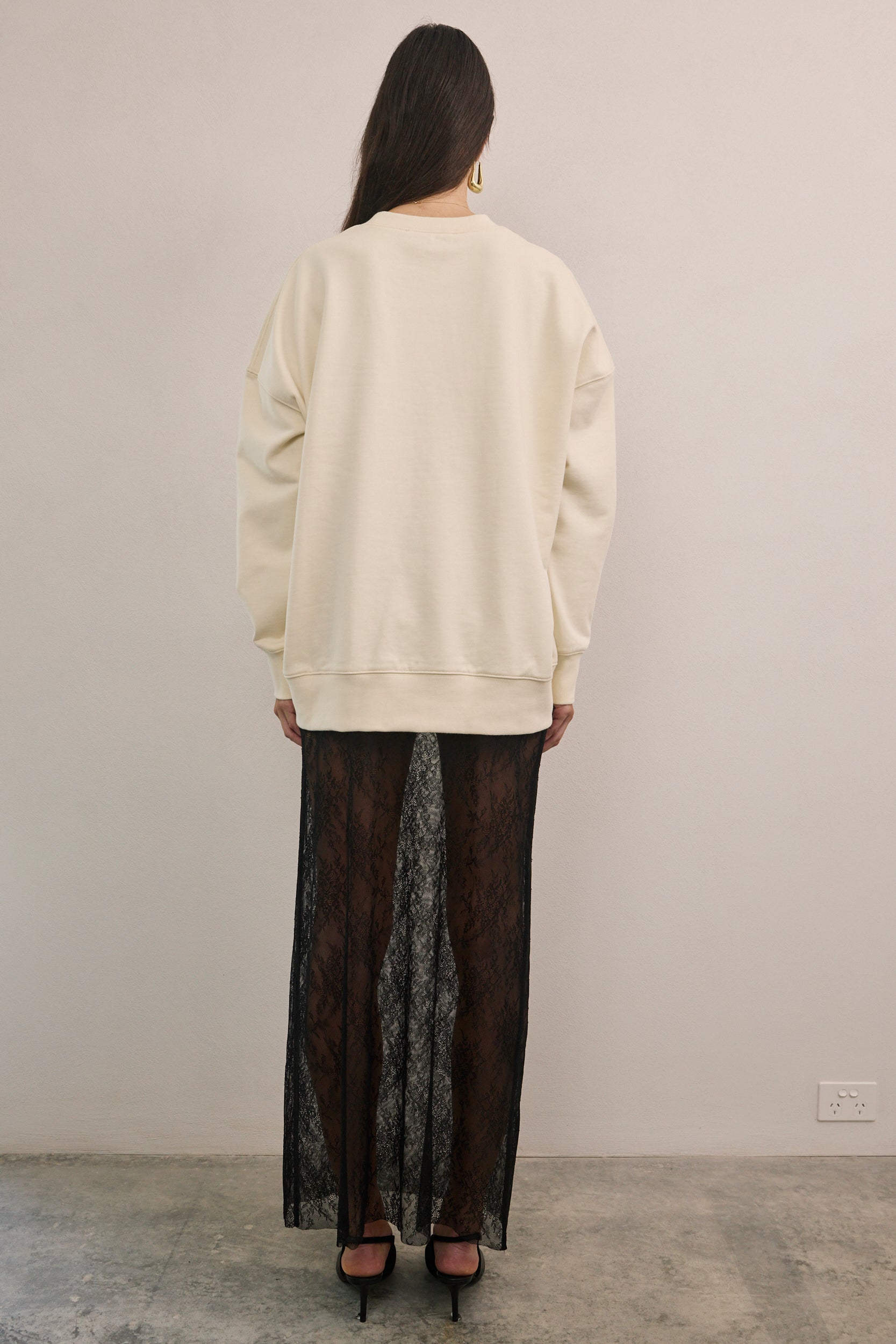 VARNA Valencia oversized sweater in ivory cotton, relaxed fit.
